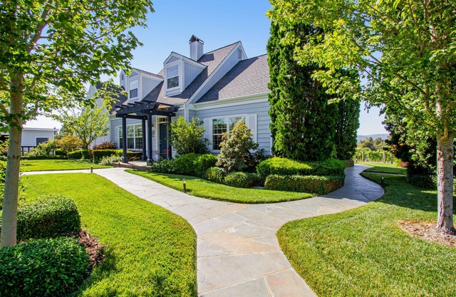 Dog-friendly home on 10 acres w/private hot tub, English garden, patio