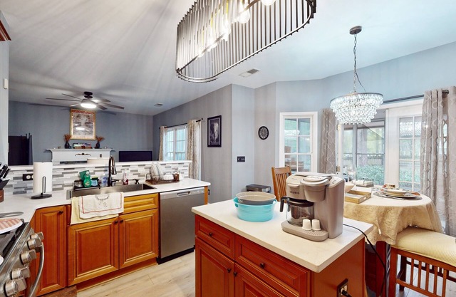 Dog-friendly home with pool access plus a sunroom, washer/dryer, & AC
