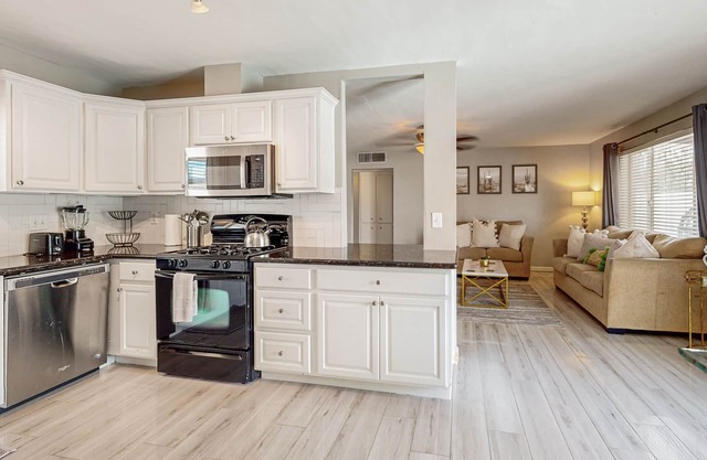 Dog-friendly home with private pool, enclosed yard, washer/dryer, firepit