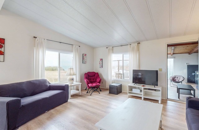 Hundefreundliches Haus w / Zugang zum privaten Strand, einem Whirlpool, und einen atemberaubenden Blick