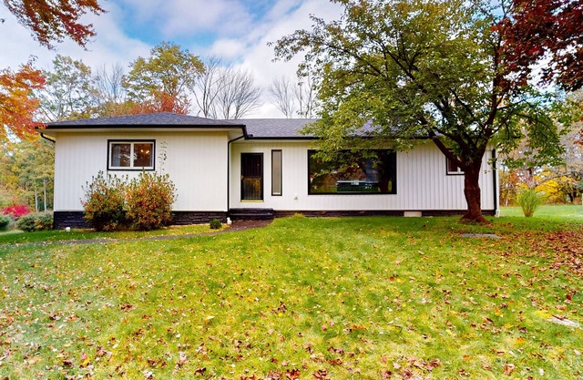 Dog-friendly home with private pool, game room, grill, fireplace, streaming, AC