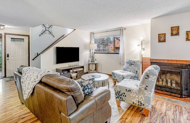 Dog-friendly home with spacious terrace & firepit - perfect for day trips