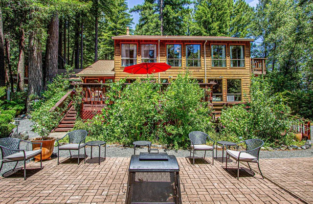 Dog-friendly home with a hot tub, deck, grill & washer/dryer - golf nearby