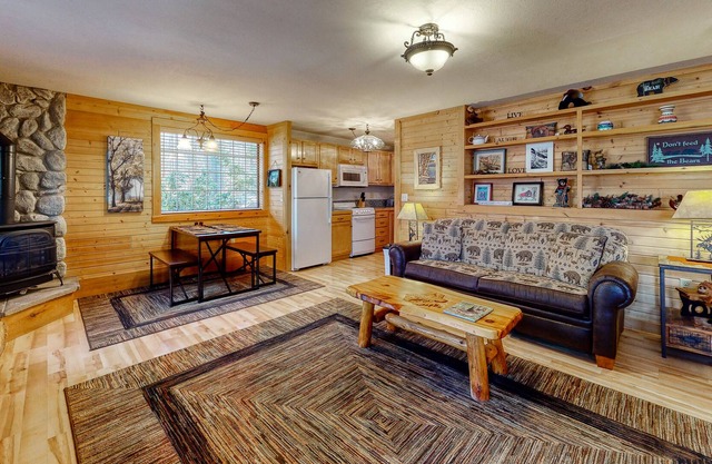 Single-Level, Bear-Themed Getaway w/ Gas Fireplace, Free WiFi, and Full Kitchen