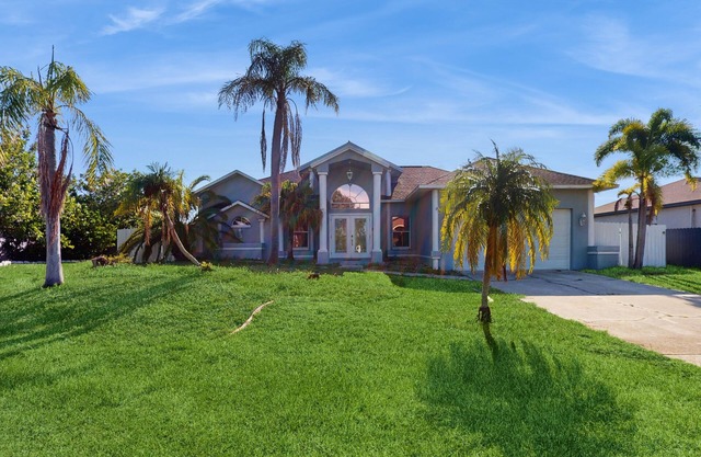 Dog friendly house with private pool, lanai, and hot tub