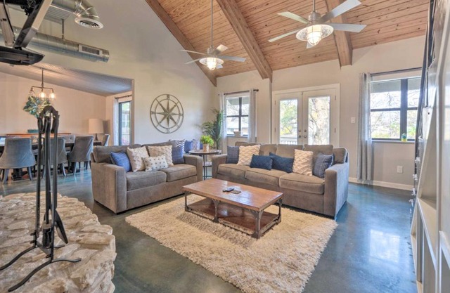 Dog-Friendly Kingsland Rental on Lake LBJ!