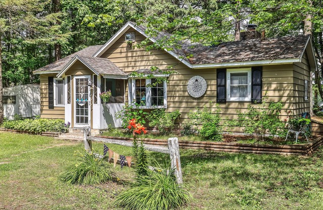 Dog-Friendly Lakefront Cabin with Private Deck, Firepit, & Acreage