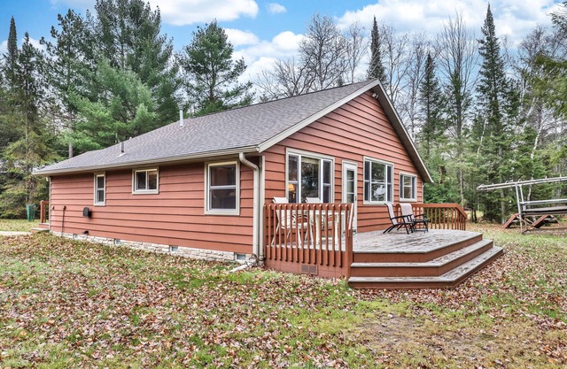 Dog-friendly lakefront cottage with private dock, firepit, grill & washer/dryer