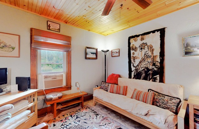 Dog-friendly lakefront house with firepit, grill, 5 kayaks, dock & amazing views