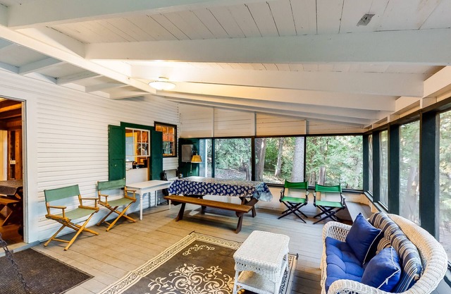 Dog-Friendly Lakefront cabin w/Free WiFi, Patio, Deck, Dock, & Water Views