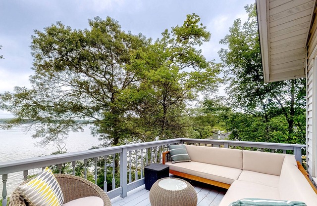 Dog-Friendly Lakefront Getaway W/ Free WiFi, Large Deck, Private Dock & Beach!
