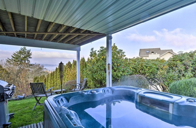 Dog-Friendly Lakewood Apartment w/ Private Hot Tub