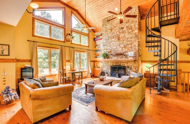 Dog-Friendly Lavonia Home w/ Dock & Lake Access