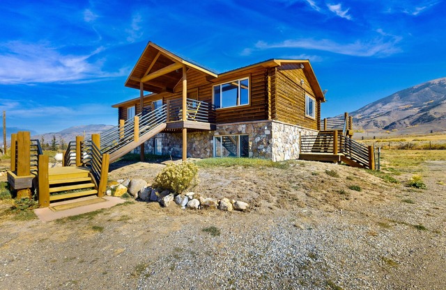 Dog-friendly log home with mountain views & large deck - near skiing, golfing