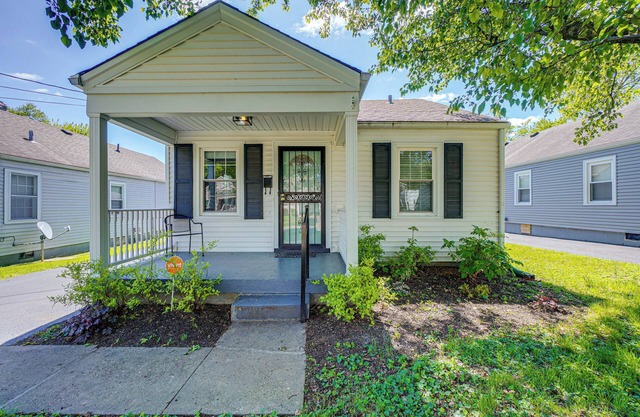 Dog-Friendly Louisville Home - 10 Mi to Downtown!