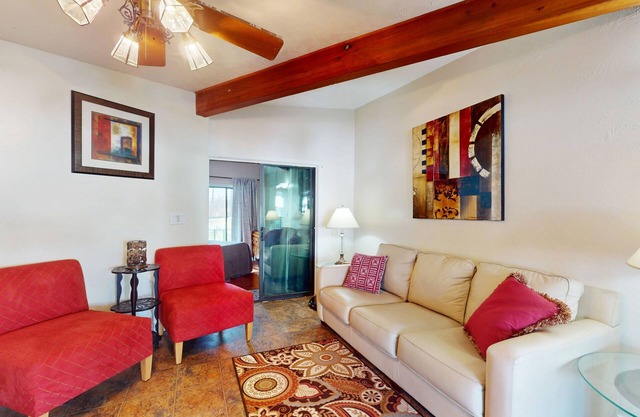 Dog-friendly manufactured with pools, sauna, hot tubs, pickleball, gym, golf, AC