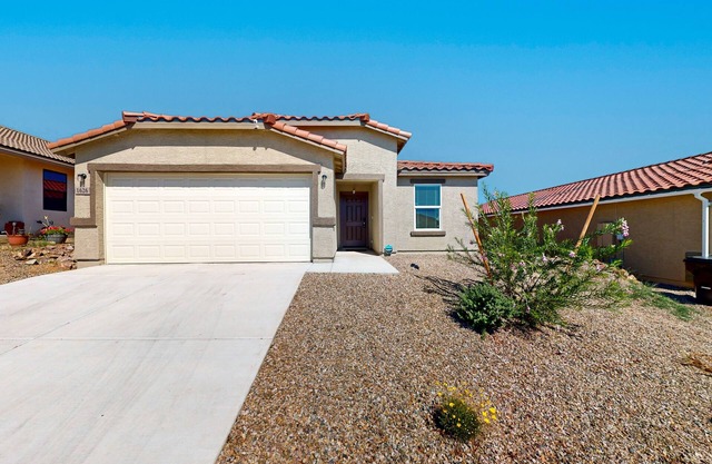 Dog-friendly modern home with children's items, open-concept layout, & W/D