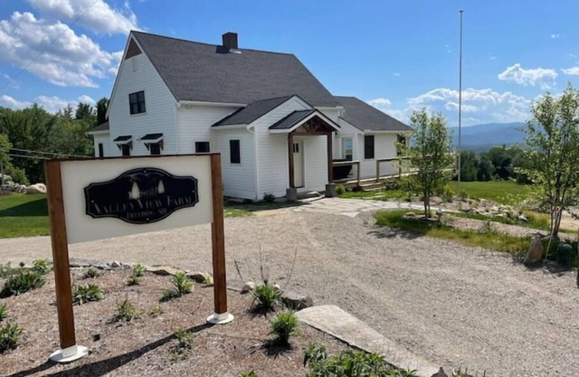 Dog Friendly, Modern Retreat w/ Stunning View