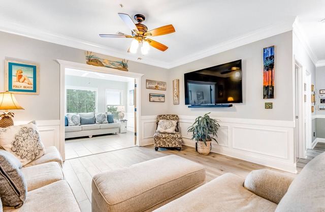 Dog-friendly monthly rental with pool, AC, ideal for remote work & travel nurse