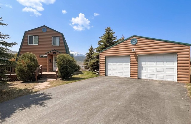 Mountain Lake Lodg,3Br/3Ba,Firepit,BBQ,LakeView,30m to YNP,Bunkhouse