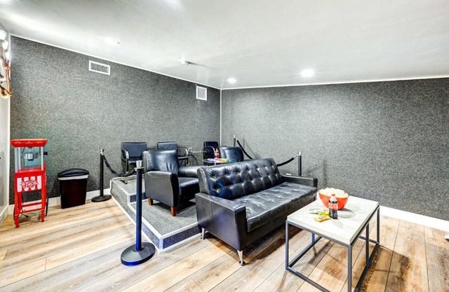 Dog-Friendly Oakhurst Home Walk to Downtown!