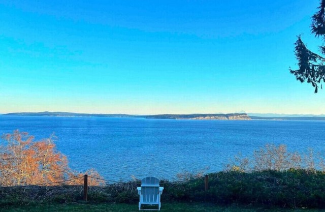 Dog-friendly oceanfront home, magnificent water views, minutes from beach!