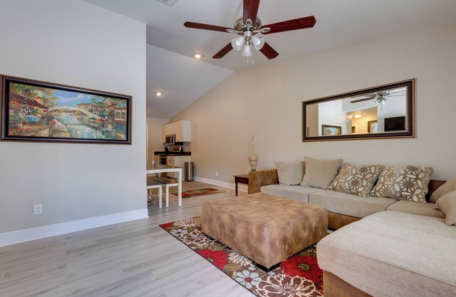 Dog-Friendly Pensacola Duplex ~ 7 Mi to Downtown