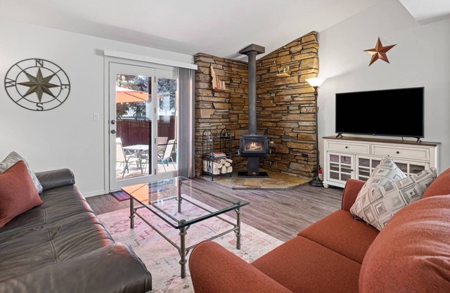DOG FRIENDLY! Gillis Getaway- PERFECT Home for A FUN Family + Friends Get Away in the West