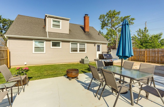 Dog-Friendly Port Clinton Home: Walk to Lake Erie!