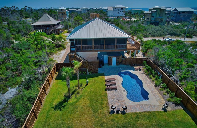 Dog Friendly! Private Pool, Elevator, Fenced-in, Near Beach!