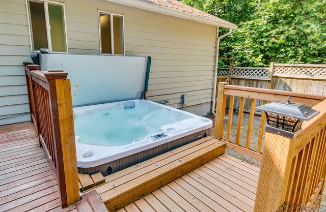 Hundefreundlicher Rückzug mit eigenem Whirlpool, Feuerstelle und eingezäuntem Garten