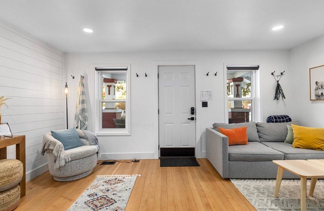 Dog Friendly-Rio Ridge Just two blocks away from Downtown