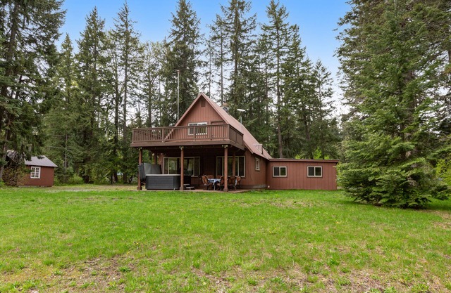 Dog-friendly riverfront home with hot tub, large yard, fast WiFi and fireplace