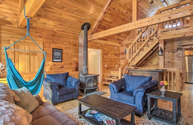 NEW! Dog-Friendly, Secluded Cabin: Close to Hiking