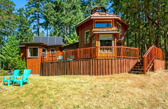Dog-friendly, solar-powered cabin on 5 acres with woodstove, firepit & deck