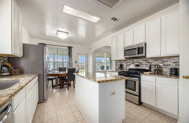 Dog-friendly spacious home with enclosed yard, five bedrooms, smart TVs, AC