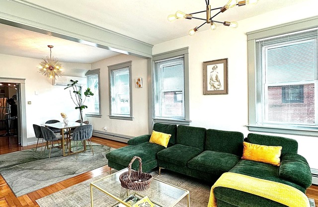 Dog friendly, stylish accommodations for up to 6 on Federal Hill in Providence.