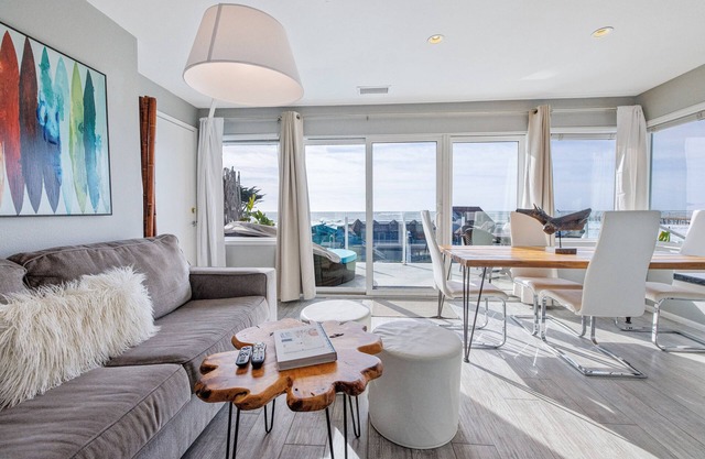 Dog-friendly townhome with ocean/pier views & furnished deck - walk to beach