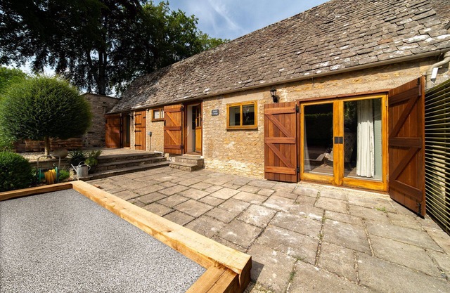 Dog friendly, two bedroom holiday cottage in heart of Cotswolds