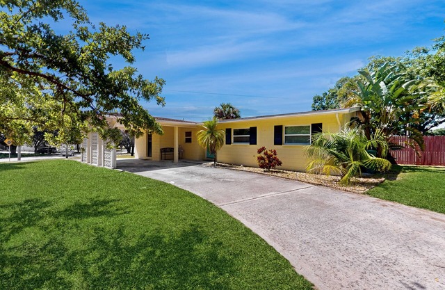 Dog-friendly updated home with enclosed yard, smart TVs, firepit, grill, & games