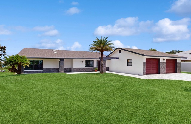 Dog friendly -waterfont home with a private dock, work station , W/D and WIFI