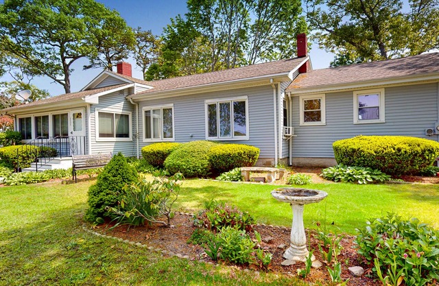 Dog-friendly, waterfront home with gorgeous bay view - walk to beaches/town