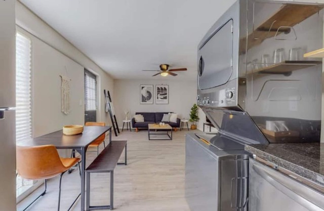 ⟫ Dog Run & Courtyard 2 Bedroom Apt w/King Bed W&D