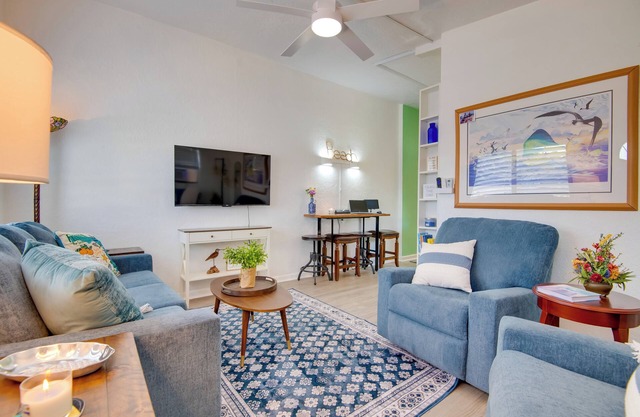 Dogs Welcome, Steps to Beach: Cocoa Beach Retreat!