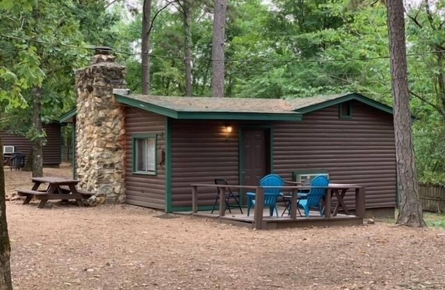 Dogwood Den 2 Room Cabin Sleeps 8, with stocked fishing pond!