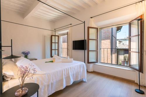 Dolce Pienza I Modern Home in the Historic Center