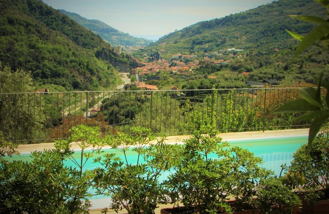 DOLCEACQUA FERIENHAUS, zwischen Olivenbäumen WELTLICHE UND MEER