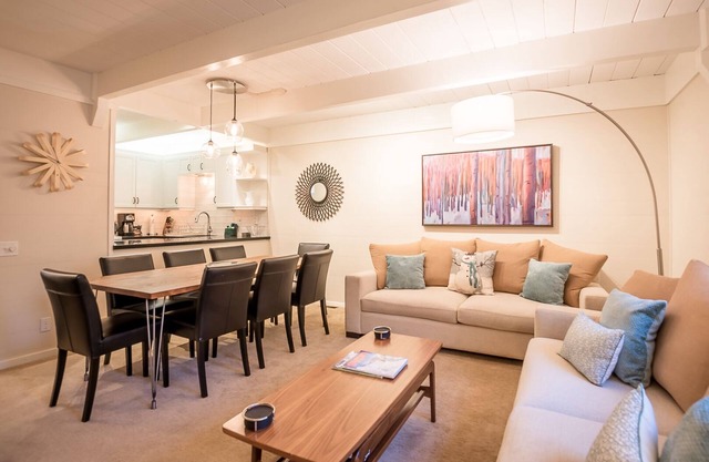 Renovierte Wohnung mit zwei Schlafzimmern mit Zugang zum Sun Valley Resort Pool