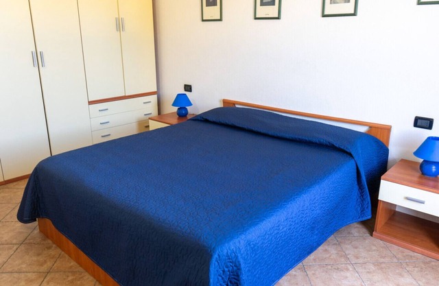 Dolphin Apartment