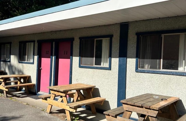 Dolphin Motel